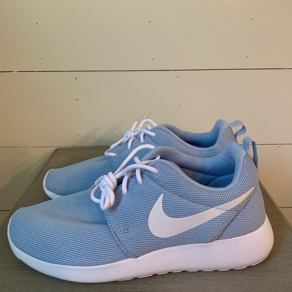Nike Roshe One Royal Tint White Football Grey 844994-407 Size 8.5 Pale Blue